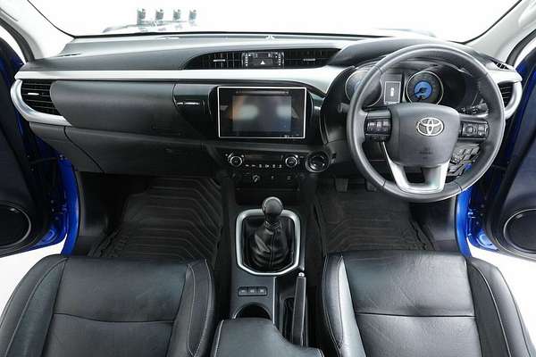 2015 Toyota Hilux SR5 (4x4) GUN126R 4X4