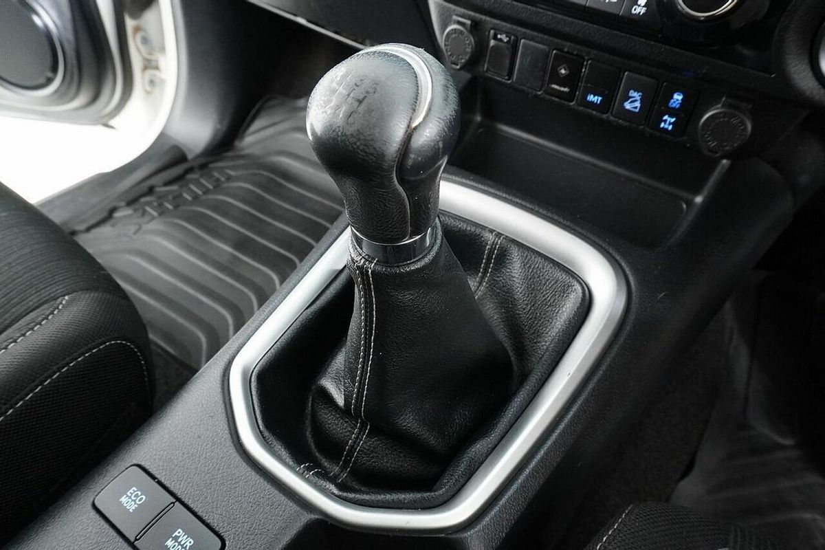 2020 Toyota Hilux SR5 (4x4) GUN126R Facelift 4X4