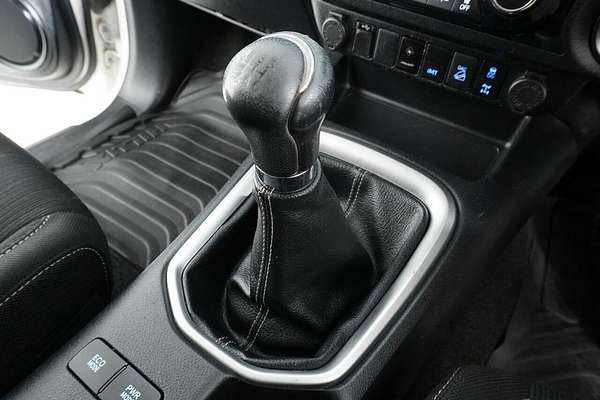 2020 Toyota Hilux SR5 (4x4) GUN126R Facelift 4X4