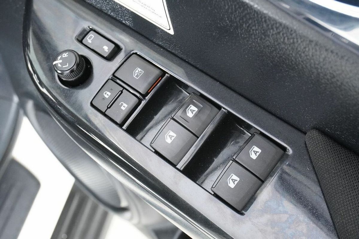 2020 Toyota Hilux SR5 (4x4) GUN126R Facelift 4X4