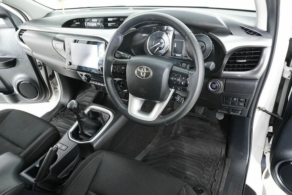 2020 Toyota Hilux SR5 (4x4) GUN126R Facelift 4X4