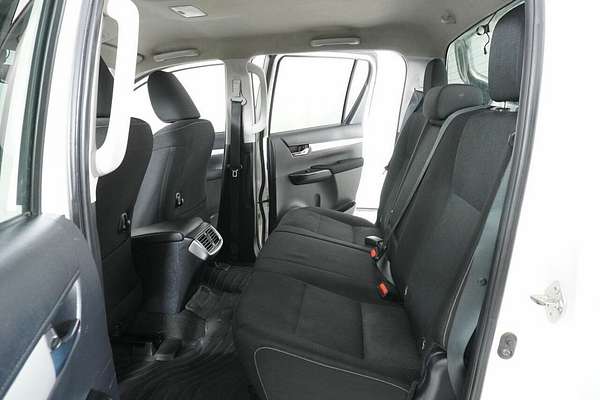 2020 Toyota Hilux SR5 (4x4) GUN126R Facelift 4X4