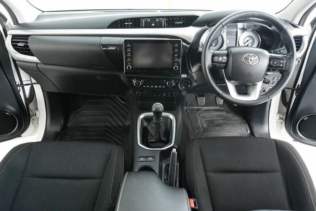 2020 Toyota Hilux SR5 (4x4) GUN126R Facelift 4X4