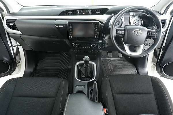 2020 Toyota Hilux SR5 (4x4) GUN126R Facelift 4X4
