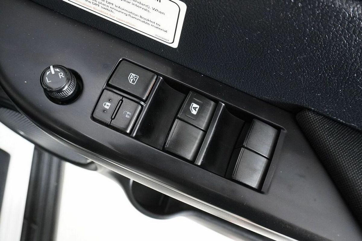 2020 Toyota Hilux SR (4x4) GUN126R Facelift 4X4