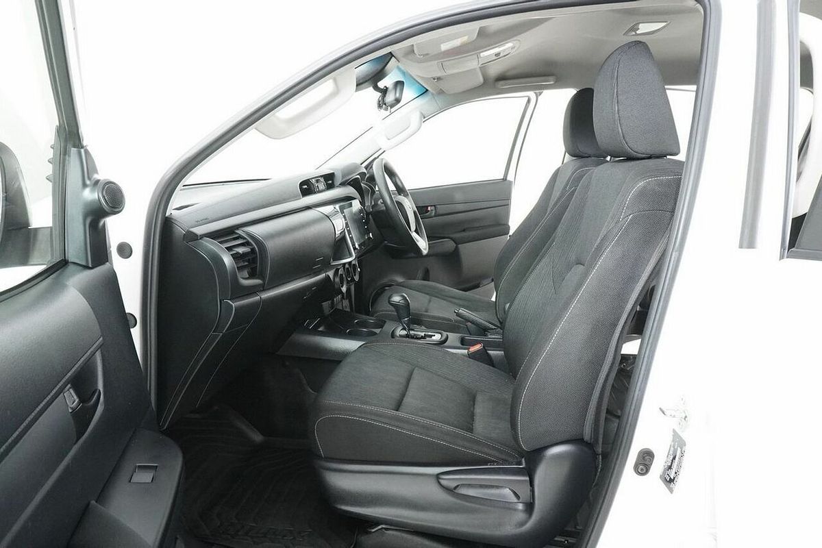2020 Toyota Hilux SR (4x4) GUN126R Facelift 4X4