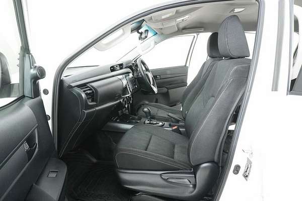 2020 Toyota Hilux SR (4x4) GUN126R Facelift 4X4