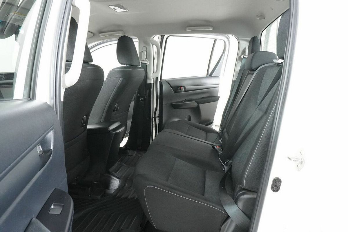 2020 Toyota Hilux SR (4x4) GUN126R Facelift 4X4