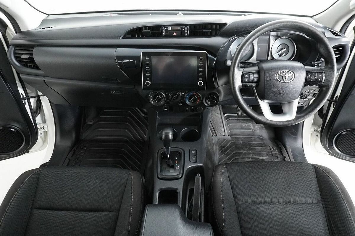 2020 Toyota Hilux SR (4x4) GUN126R Facelift 4X4