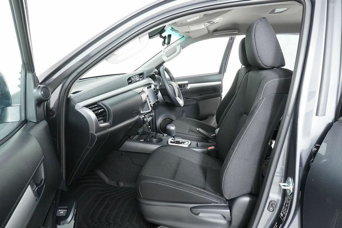 2024 Toyota Hilux SR5 (4x4) GUN126R 4X4