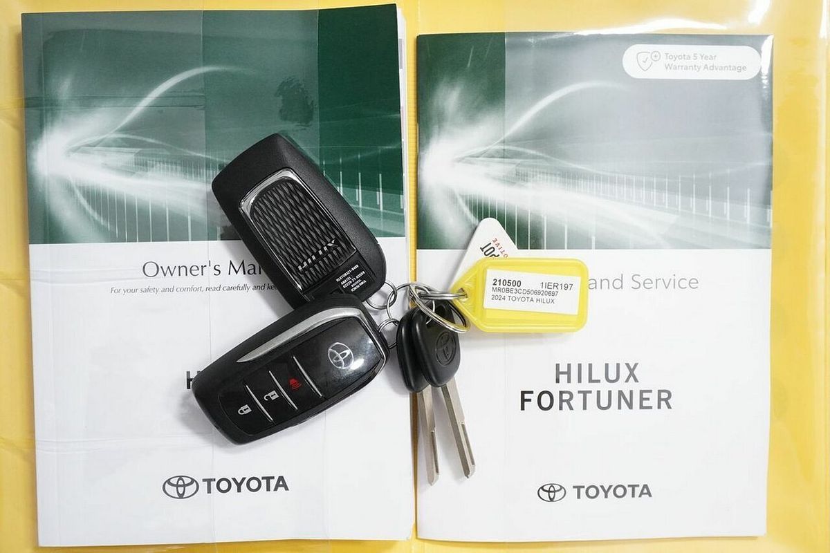 2024 Toyota Hilux SR5 48V (4x4) GUN126R 4X4