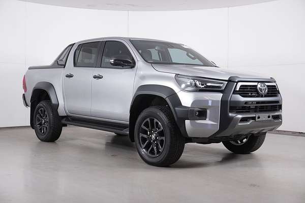 2023 Toyota Hilux Rogue (4x4)