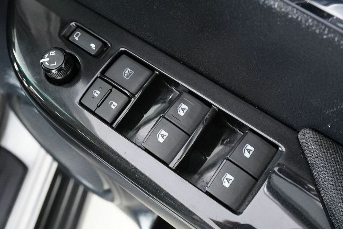 2018 Toyota Hilux SR5 (4x4) GUN126R MY17 4X4