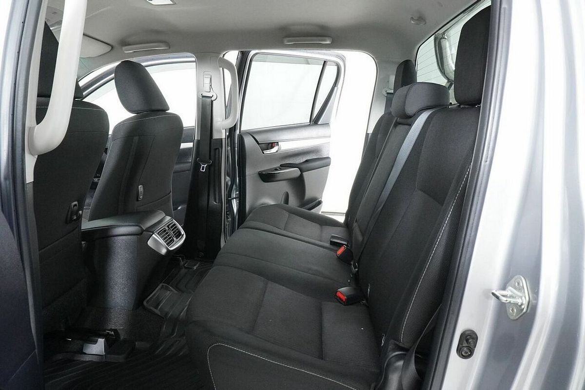 2018 Toyota Hilux SR5 (4x4) GUN126R MY17 4X4