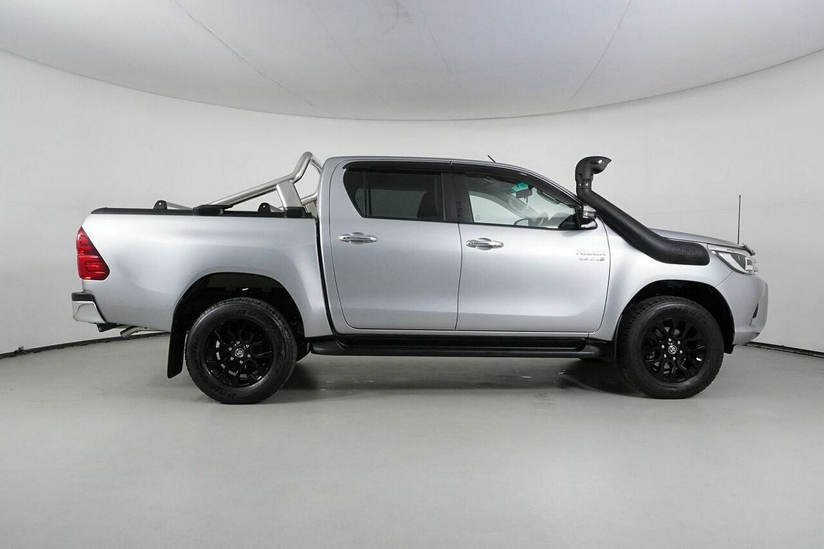 2018 Toyota Hilux SR5 (4x4) GUN126R MY17 4X4