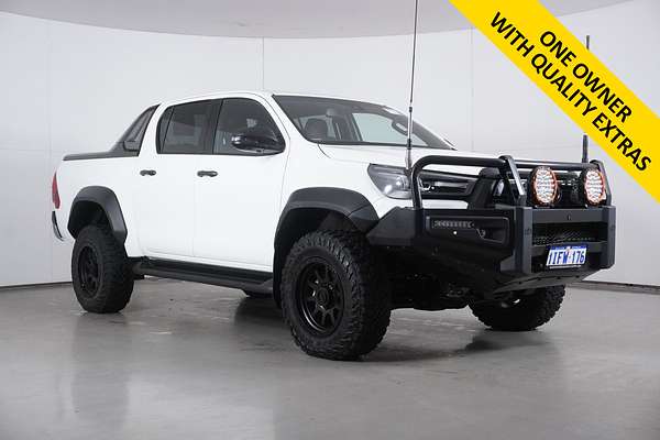 2023 Toyota Hilux Rogue (4x4)