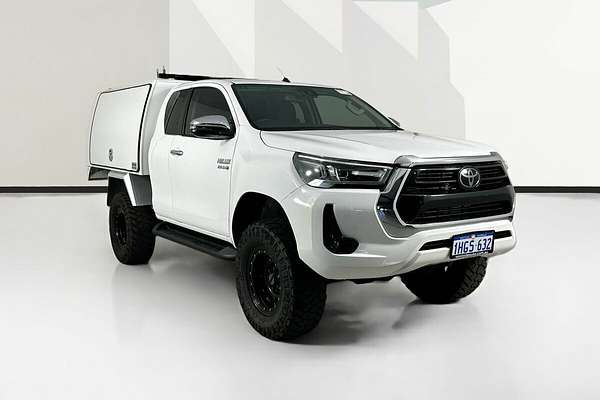 2021 Toyota Hilux SR5 (4x4) GUN126R Facelift 4X4