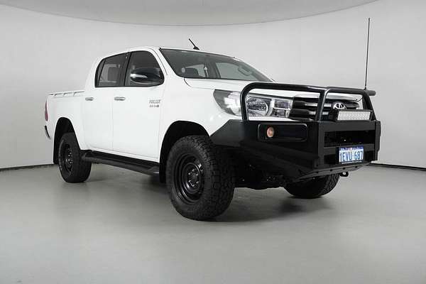 2015 Toyota Hilux SR (4x4) GUN126R 4X4