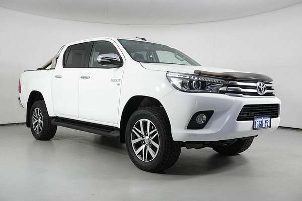 2017 Toyota Hilux SR5 (4x4) GGN125R 4X4