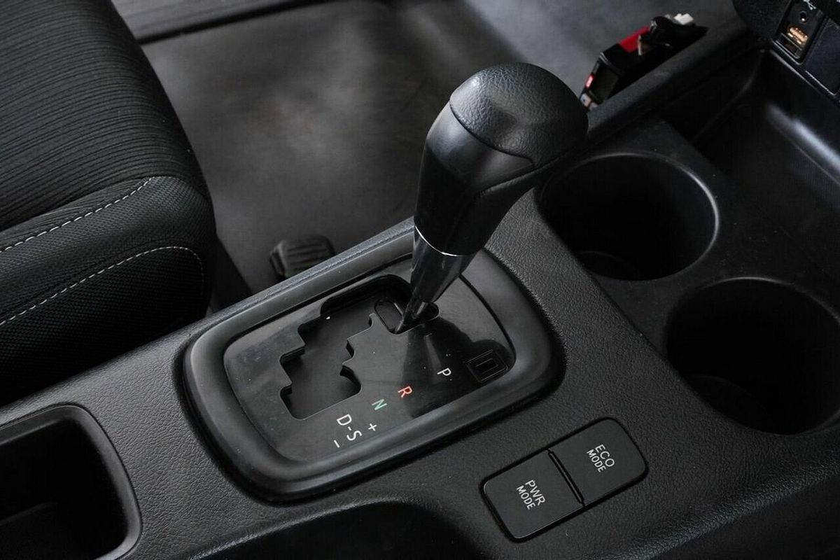2020 Toyota Hilux SR (4x4) GUN126R Facelift 4X4