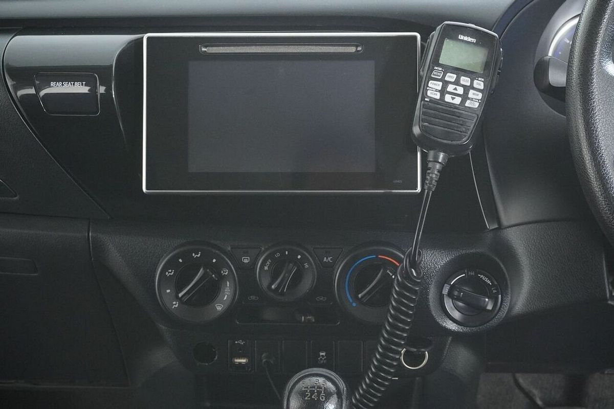 2015 Toyota Hilux SR (4x4) GUN126R 4X4