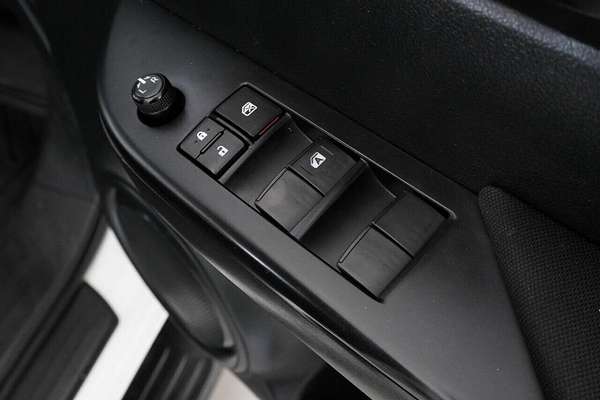 2020 Toyota Hilux SR (4x4) GUN126R Facelift 4X4