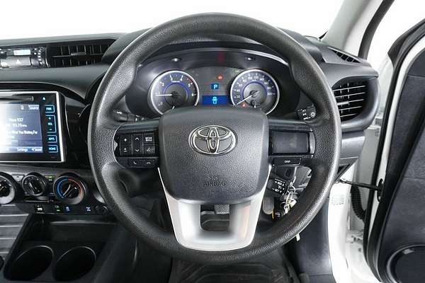 2017 Toyota Hilux SR (4x4) GUN126R 4X4
