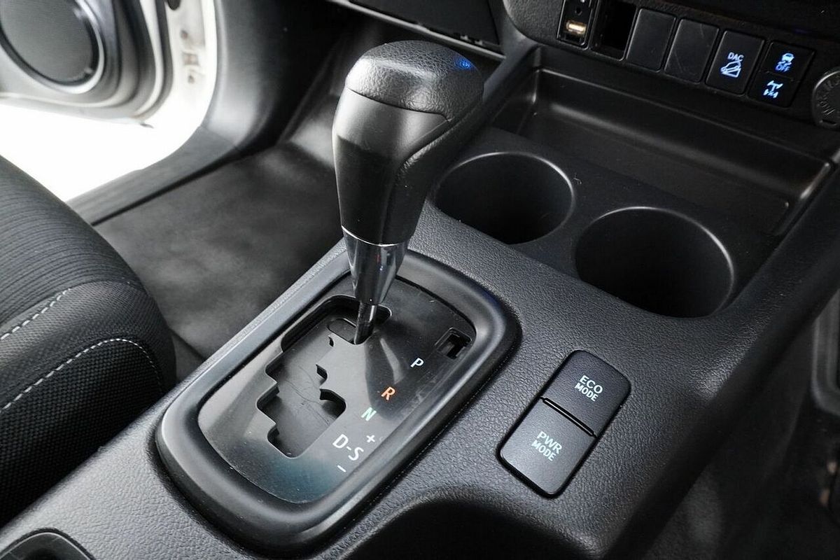 2020 Toyota Hilux SR (4x4) GUN126R Facelift 4X4