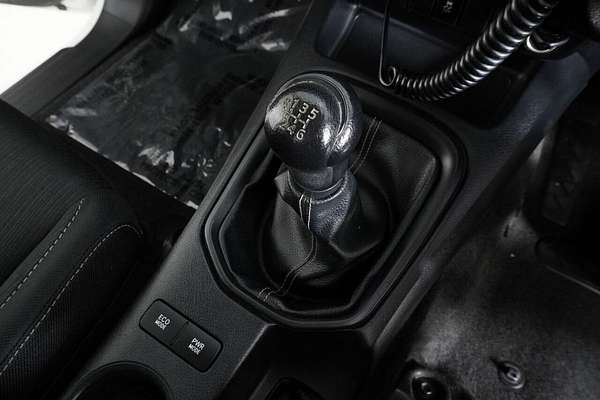 2015 Toyota Hilux SR (4x4) GUN126R 4X4