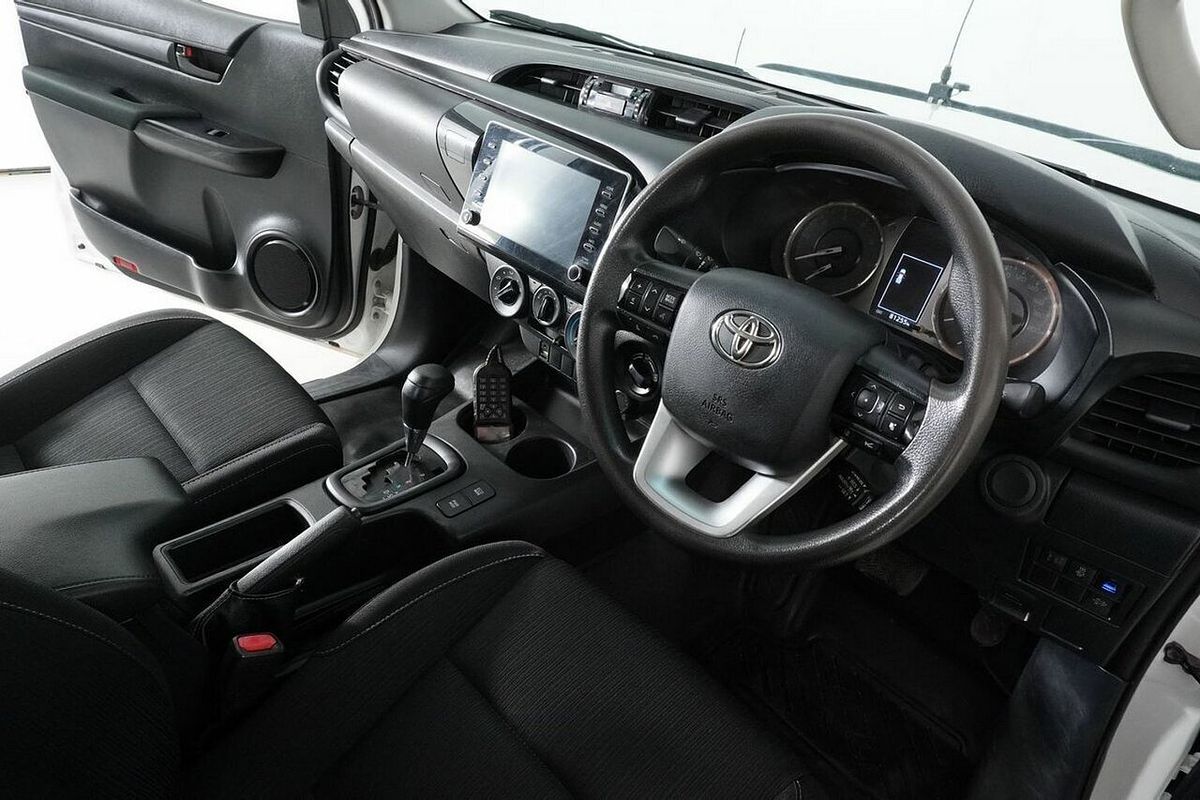 2020 Toyota Hilux SR (4x4) GUN126R Facelift 4X4