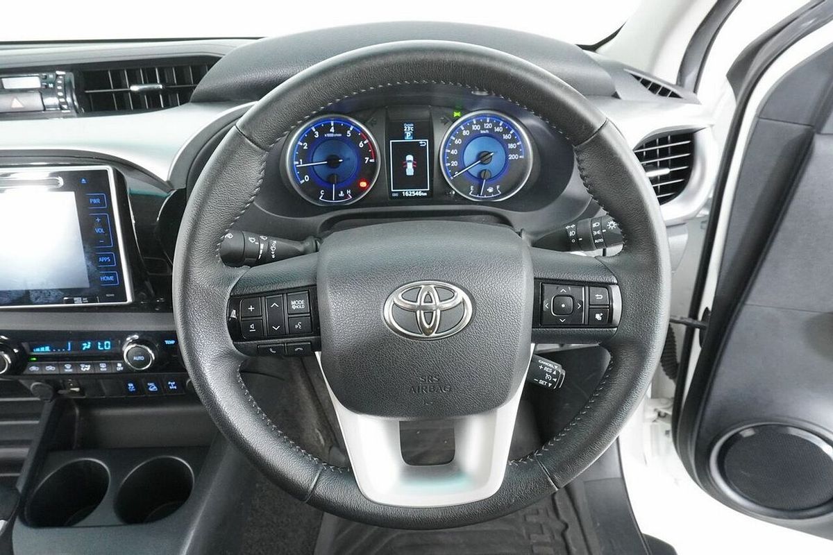 2017 Toyota Hilux SR5 (4x4) GGN125R 4X4