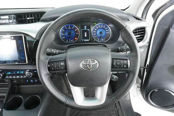 2017 Toyota Hilux SR5 (4x4) GGN125R 4X4