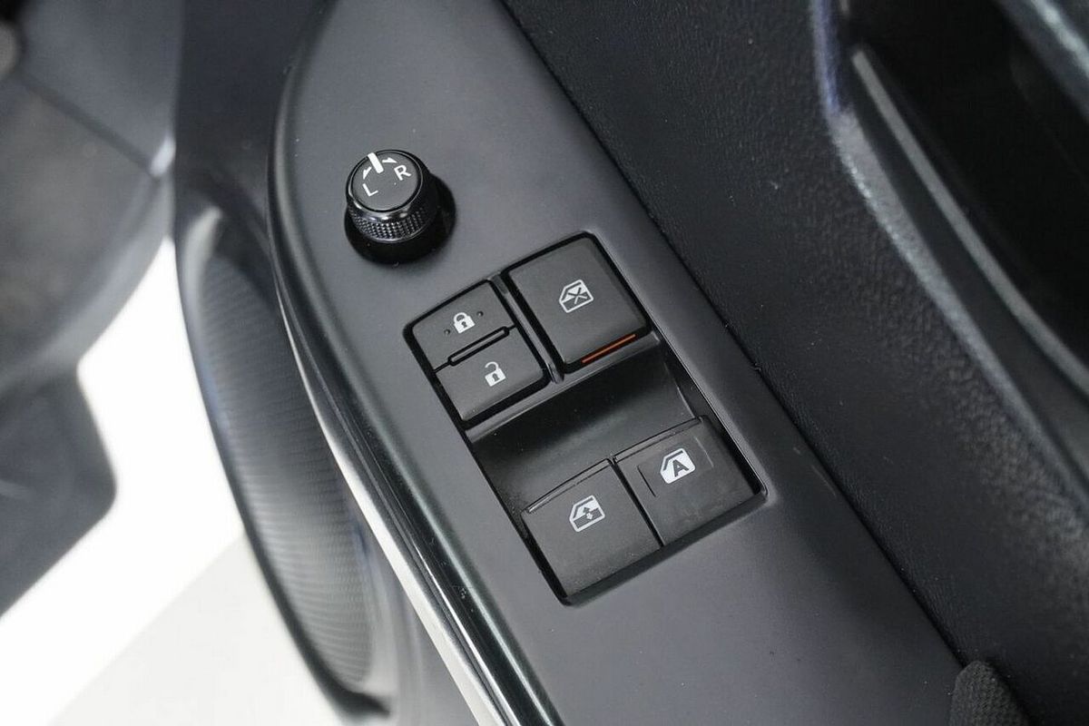 2017 Toyota Hilux Workmate TGN121R Rear Wheel Drive