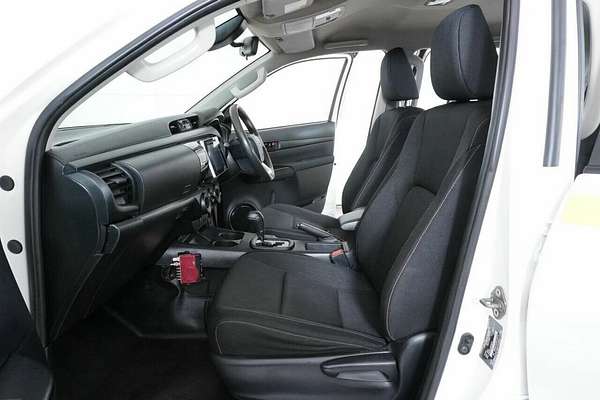 2020 Toyota Hilux SR (4x4) GUN126R Facelift 4X4