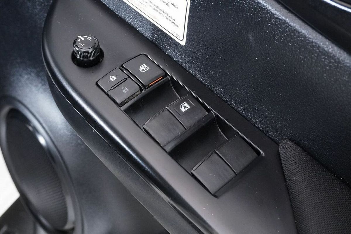 2020 Toyota Hilux SR (4x4) GUN126R Facelift 4X4