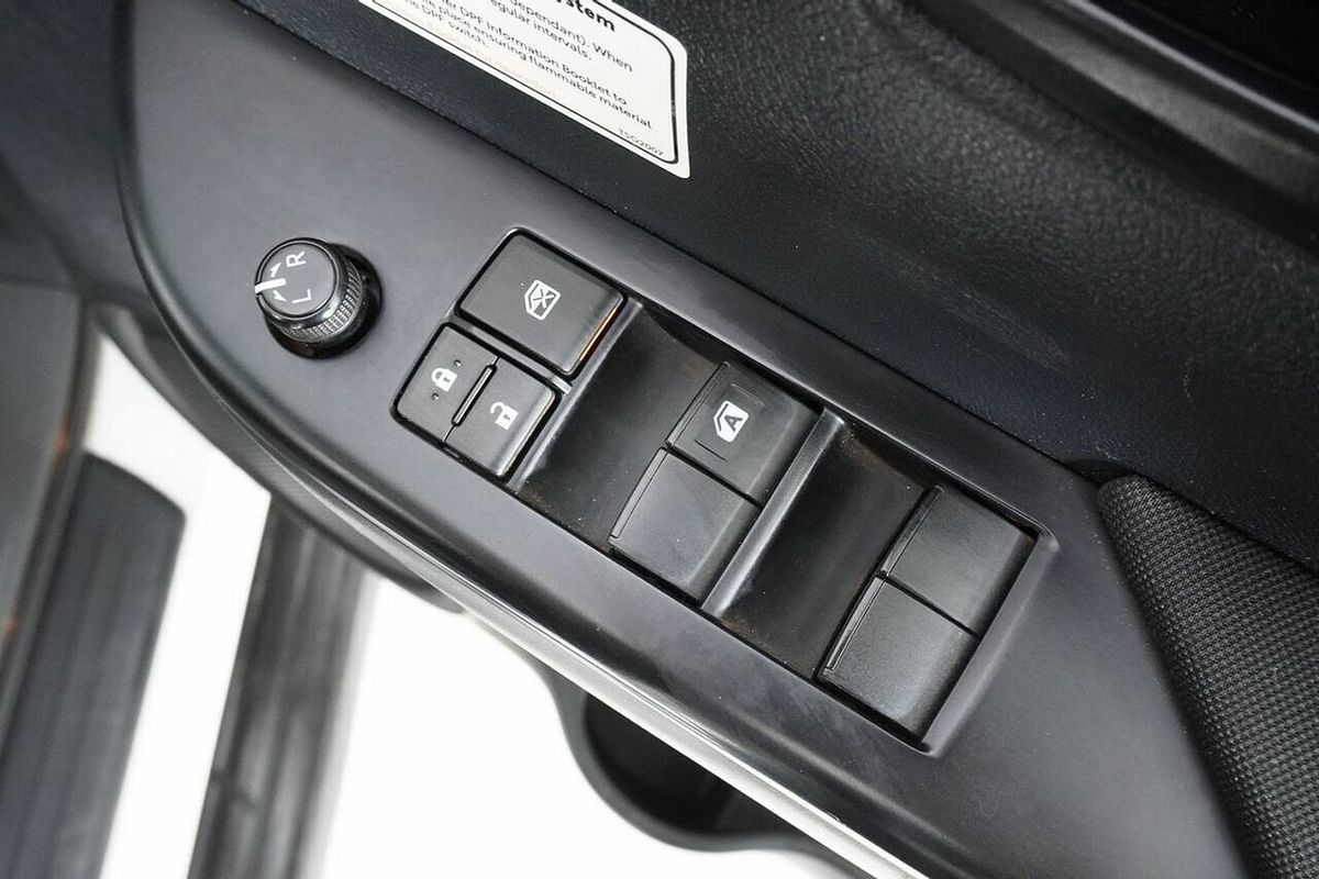2021 Toyota Hilux SR (4x4) GUN126R Facelift 4X4
