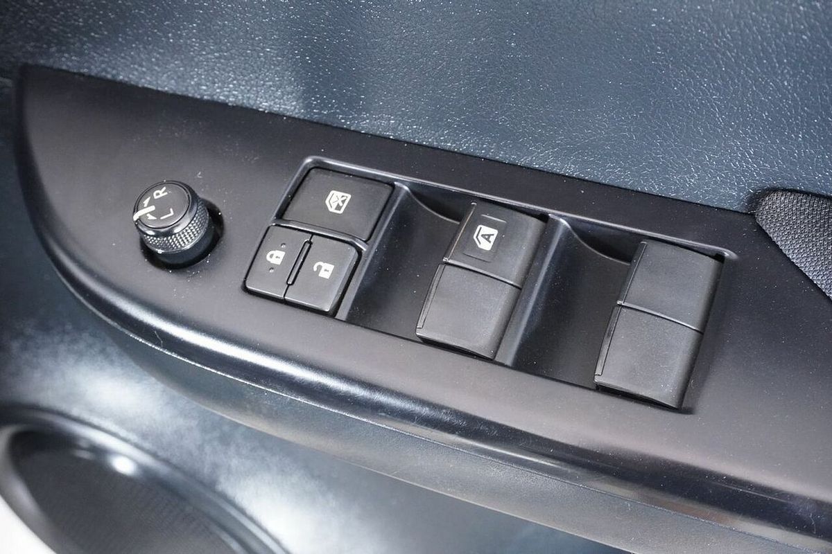 2021 Toyota Hilux SR (4x4) GUN126R Facelift 4X4