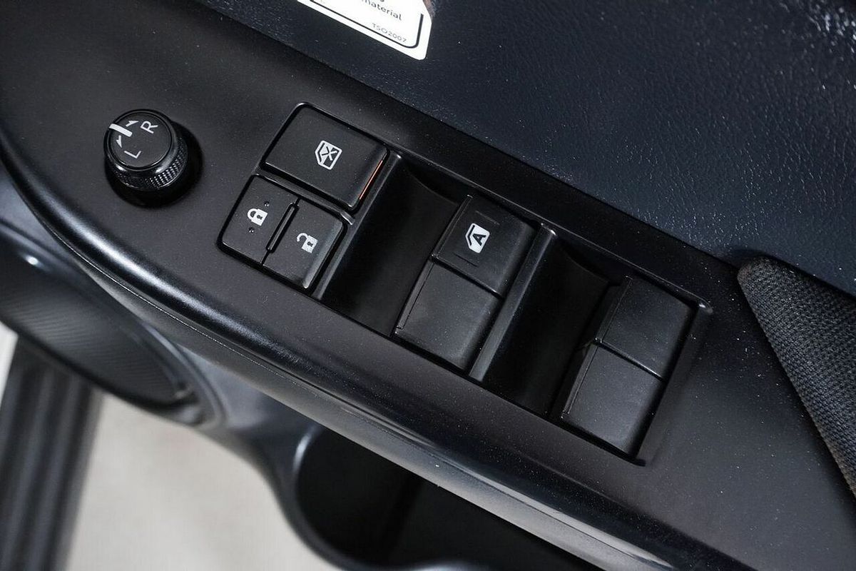 2021 Toyota Hilux SR (4x4) GUN126R Facelift 4X4