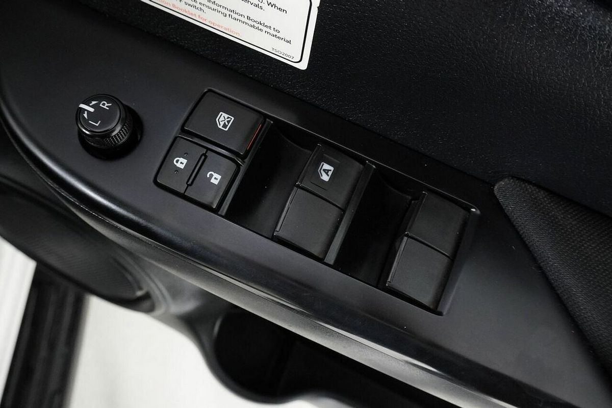 2021 Toyota Hilux SR (4x4) GUN126R Facelift 4X4