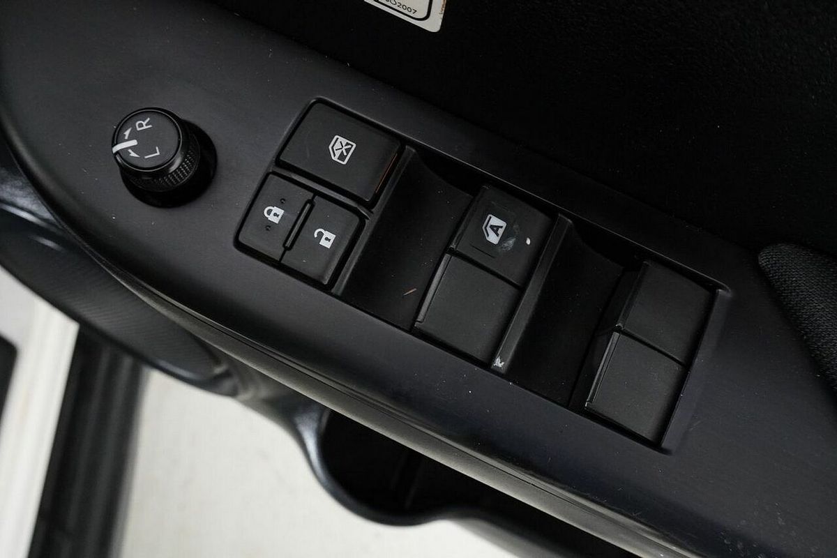 2021 Toyota Hilux SR (4x4) GUN126R Facelift 4X4