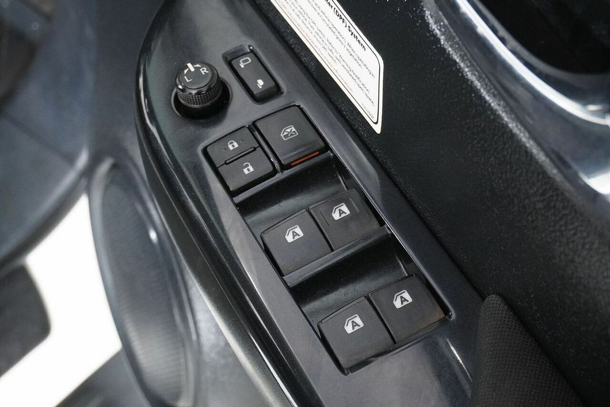 2021 Toyota Hilux SR5 (4x4) GUN126R Facelift 4X4
