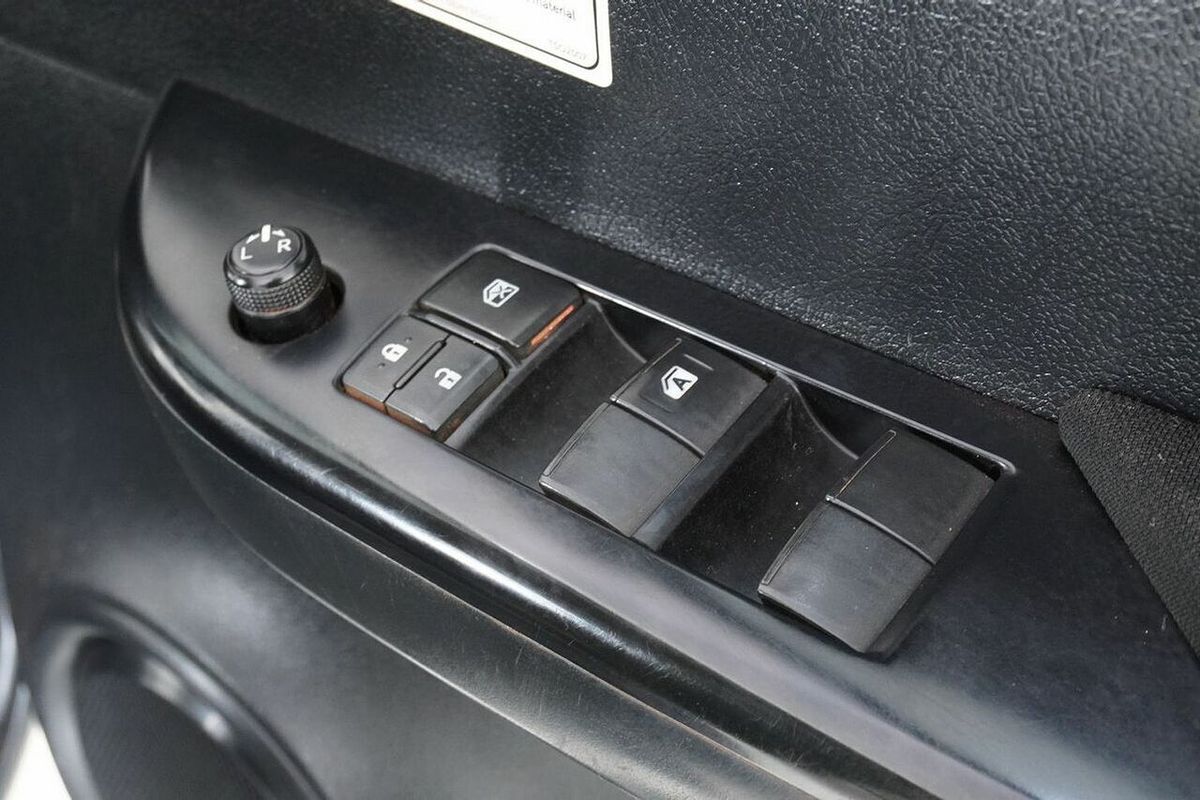 2021 Toyota Hilux SR (4x4) GUN126R Facelift 4X4