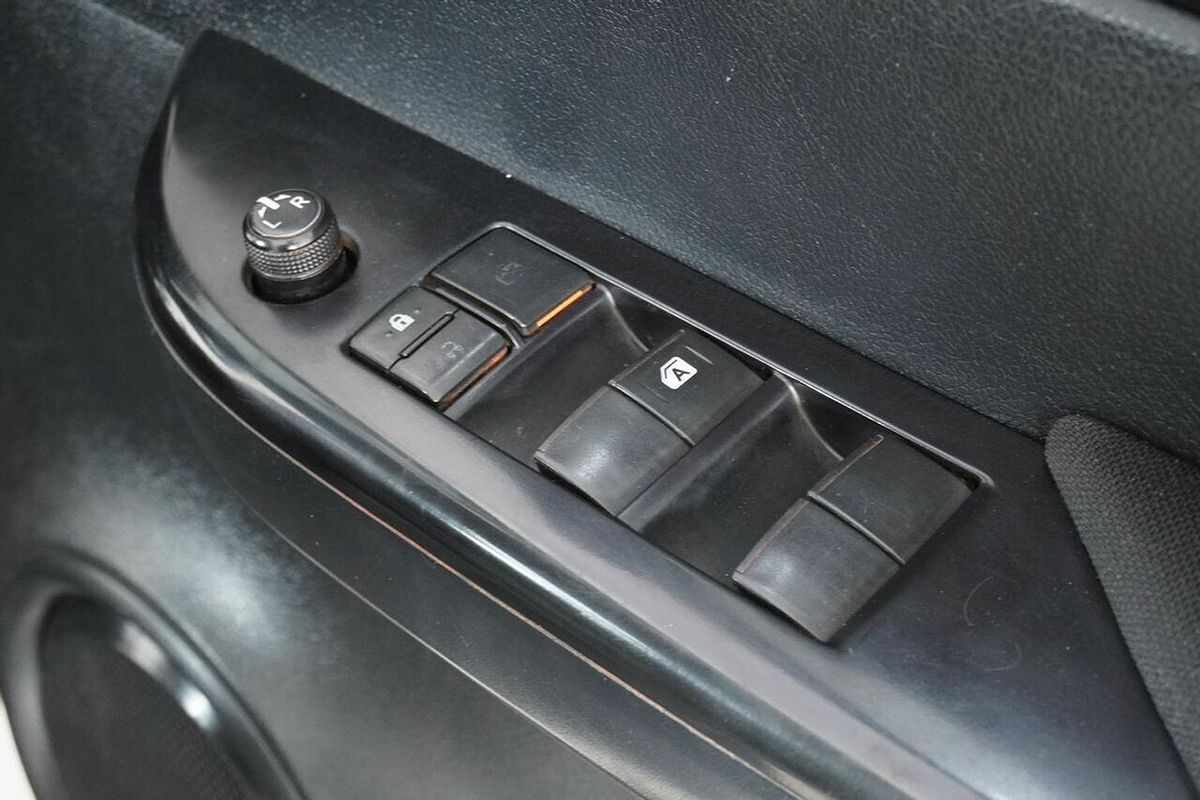 2019 Toyota Hilux SR (4x4) GUN126R MY19 4X4