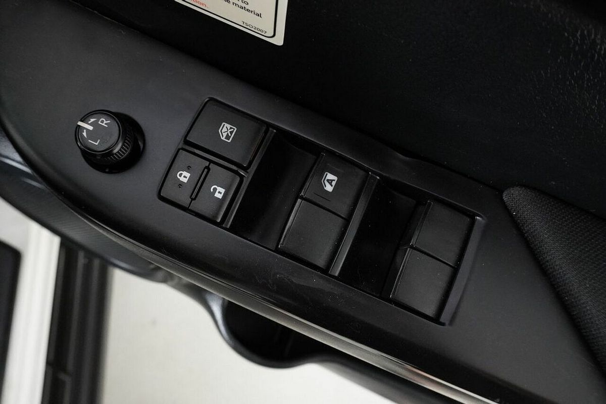 2020 Toyota Hilux SR (4x4) GUN126R Facelift 4X4