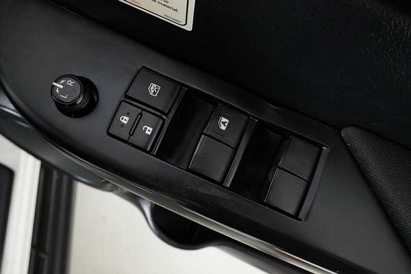 2020 Toyota Hilux SR (4x4) GUN126R Facelift 4X4