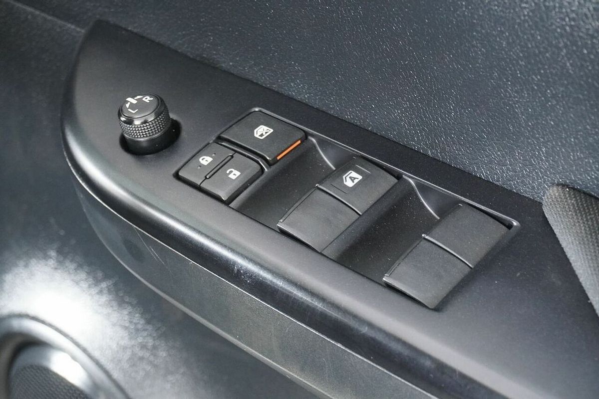2020 Toyota Hilux SR (4x4) GUN126R Facelift 4X4