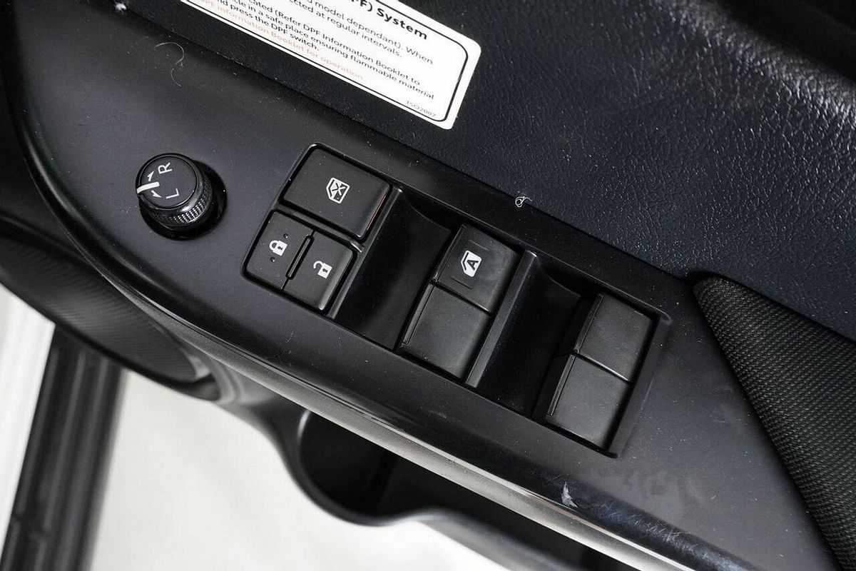 2020 Toyota Hilux SR (4x4) GUN126R Facelift 4X4