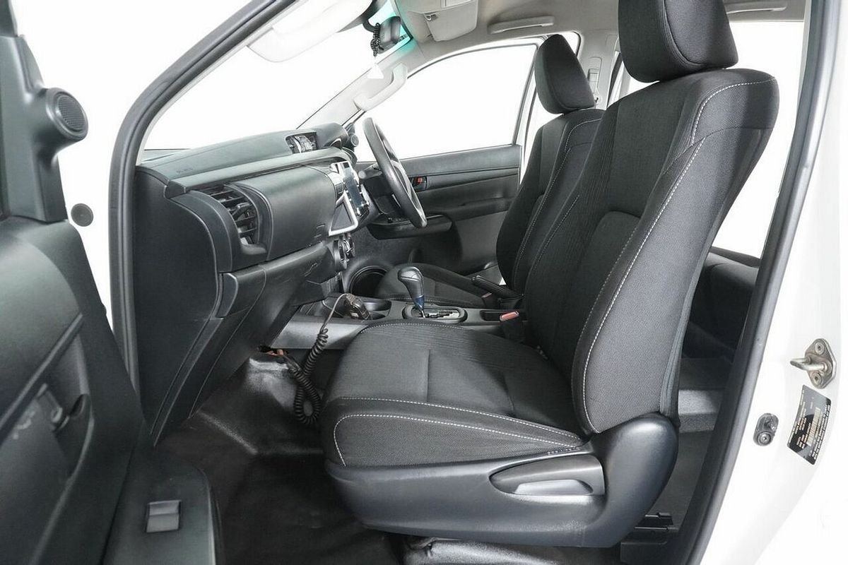 2020 Toyota Hilux SR (4x4) GUN126R Facelift 4X4
