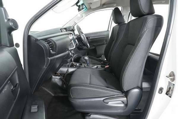 2020 Toyota Hilux SR (4x4) GUN126R Facelift 4X4