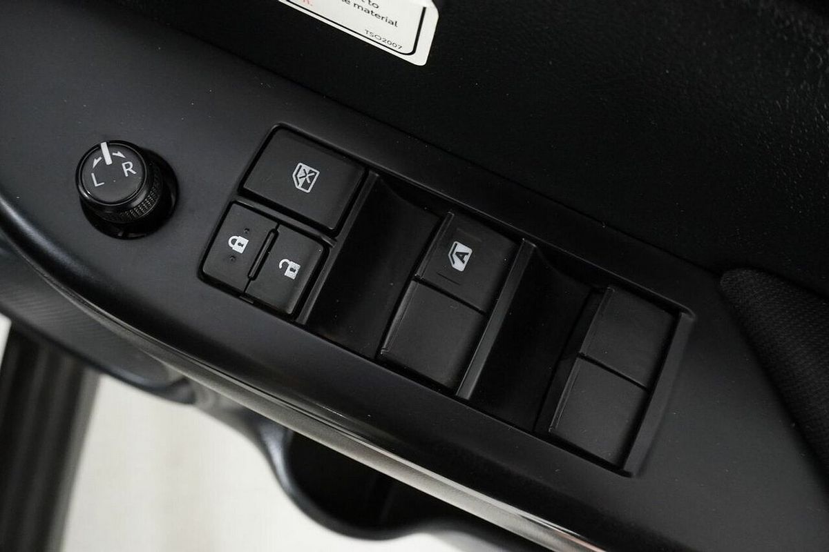 2020 Toyota Hilux SR (4x4) GUN126R Facelift 4X4